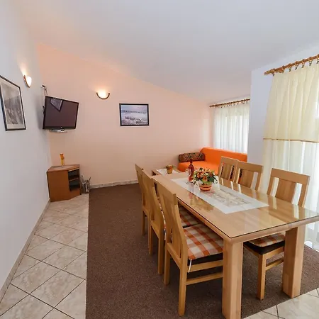 Milat Apartment Kastela