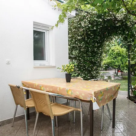 Milat Apartment Kastela