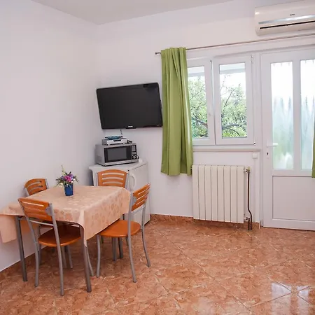 Milat Apartment Kastela