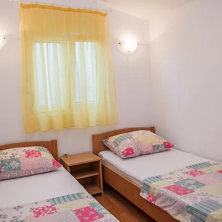 Apartment Milat *